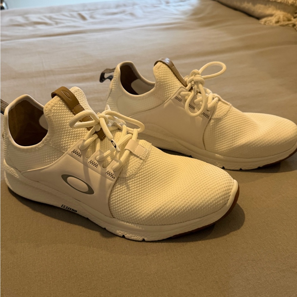 OAKLEY DRY TRAINERS WHITE SIZE 9